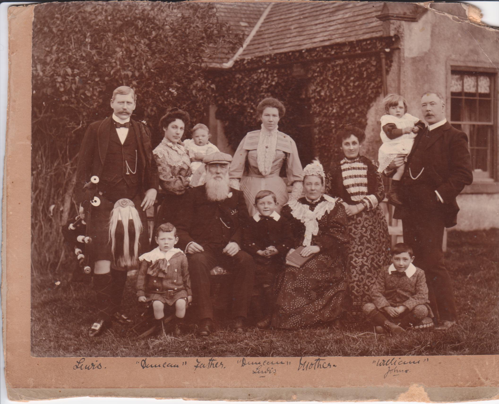 Photo of photos/Duncan McLennan 1832-1911 family group